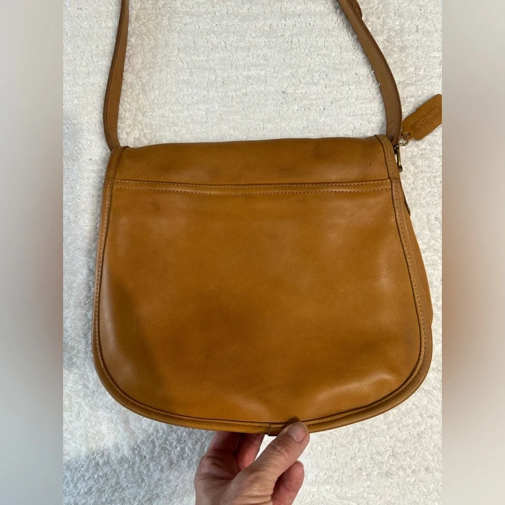 The Coach Lightweights Collection 4050 Vintage Leather Bag - Picture 6 of 17